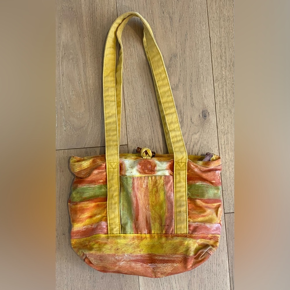 Flavia Tote Bag Peaches & Pomegranates 2006 Pockets Toggle Closure 2 Handles
